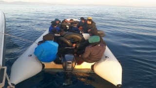 İzmir açıklarında 29 düzensiz göçmen yakalandı
