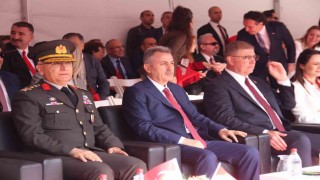 İzmirde 23 Nisan kutlamalarından renkli görüntüler