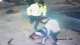 İzmirde çevirmeden kaçtığı ileri sürülen şahsı darp eden trafik polisleri hakkında soruşturma başlatıldı