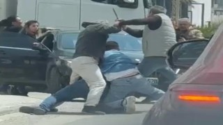 İzmirde trafikte satırlı kavga kamerada