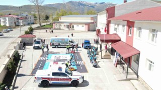 Jandarma ekipleri trafik kurallarını eğlenceye dönüştürerek anlattı