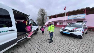 Jandarma ekiplerinden öğrencilerin güvenliği için denetim