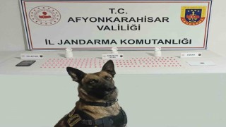 Jandarma uyuşturucu satıcısını yaptığı takiple yakaladı