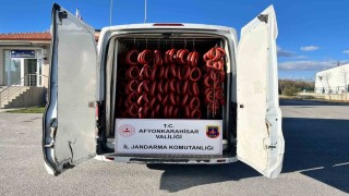 Jandarma yaklaşık 3 ton içeriği değiştirilmiş ve insan sağlığına zararlı sucuk ele geçirdi