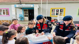 Jandarmadan çocuklara 23 Nisan pastası