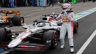 Japonyada pole pozisyonu Max Verstappenin