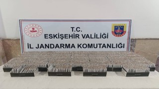 Kaçak sigara satan şüpheli jandarmadan kaçamadı