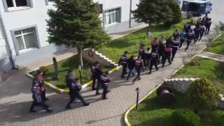 Kadın profilleri ile mesajlaştıkları kişilerin cinsel içerikli görüntülerini kaydedip 500 milyon TLlik vurgun yapan çeteye darbe