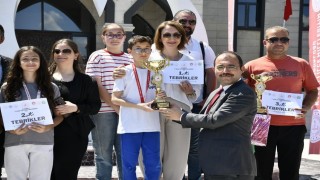 Kadirli Kaymakamı Dolu, Sporculara Ödüllerini Verdi