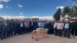 Kahtadaki 99 çiftçiye üzüm sıkma makinesi dağıtıldı