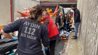 Kamyonet, altgeçitte çalışma yapan işçilerin aracına çarptı: 6 yaralı