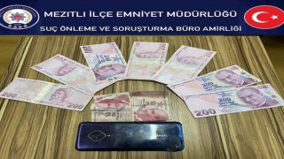 Kapkaç anları kamerada: 2 şüpheli sabah olmadan yakalandı