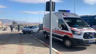 Karamanda iki otomobil çarpıştı: 1 yaralı