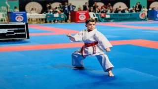 Karate şampiyonasında birinci olan Deniz Aydemir milli takıma vize aldı