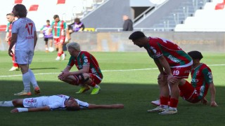 Karşıyakaya 10 futbolcudan ihtar