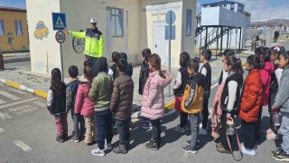 Karsta öğrencilere trafik eğitimi