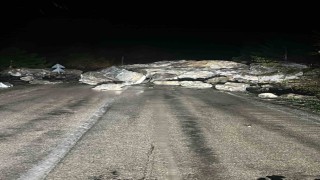 Kastamonu-Cide karayolunda heyelan meydana geldi
