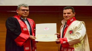 Kastamonu Üniversitesinde başarılı olan akademisyenlerle öğrenciler ödüllendirildi
