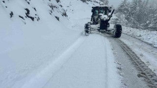 Kastamonuda nisan ayında yağan kardan 181 köy yolu ulaşıma kapandı