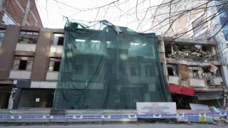 Kastamonuda yıkım çalışmaları sırasında bina çöktü, yol ulaşıma kapatıldı