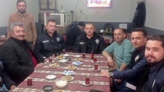 Kavga ihbarına gittiler, çay ikramıyla karşılandılar