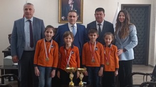 Kaymakam Memiş, tenis şampiyonlarını ödüllendirdi