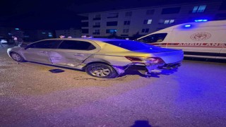Kaza yapan otomobil savrularak yayaya çarptı: 1 yaralı