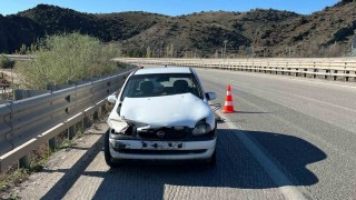 Kırıkkalede otomobil bariyerlere çarptı: 1 yaralı