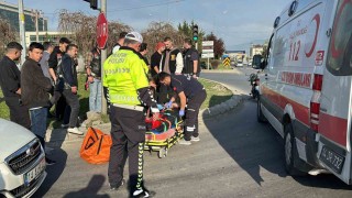 Kırmızı ışıkta geçen cip motosiklete çarptı: 1 yaralı