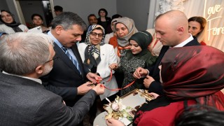 Kız istemeye Valide katıldı