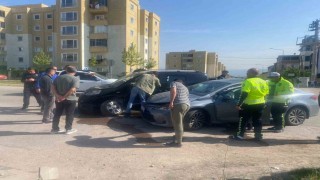 Kocaelide 3 araçlı zincirleme kaza: 3 yaralı