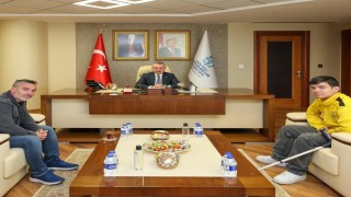 Kocaelisporlu Efe Kartaldan Büyükakına ziyaret