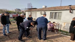 Koluna inşaat demiri saplanan çocuğa itfaiye ekiplerinden kritik müdahale