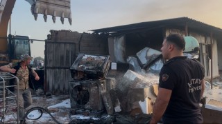Konteyner yatakhane alevlere teslim oldu
