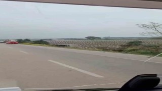 Kontrolden çıkan tır tarlaya uçtu
