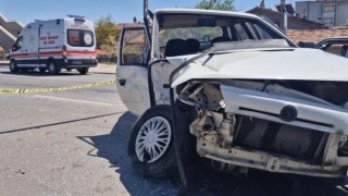 Konyada hasta taşıyan ambulans ile otomobil çarpıştı: 2 yaralı