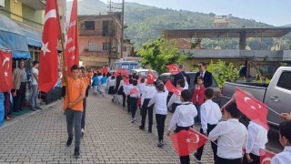 Köşklü öğrencilerin gösterileri ayakta alkışlandı