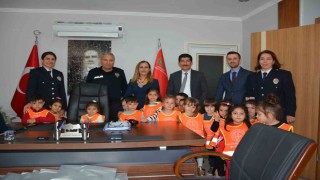 Köyceğizde minikler Polis Haftasını kutladı