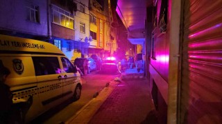 Küçükçekmecede motosikletli iki kişi evi kurşunladı