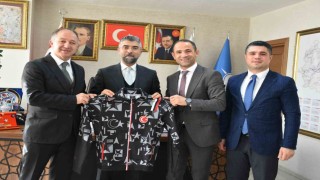 Küçükoğluna teşekküre gittiler