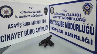 Kütahyada asker eğlencesinde havaya ateş açan 2 maganda yakalandı