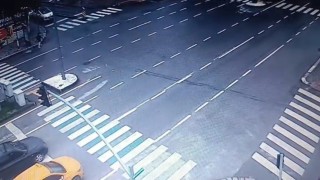 Kütahyada deprem anı güvenlik kameralarına yansıdı