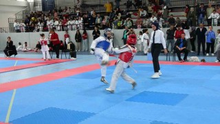 Kütahyada Minikler Taekwondo Yarışmaları ilgi gördü