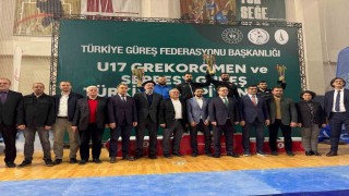 Kütahyada U17 Güreş Türkiye Grup müsabakaları sona erdi