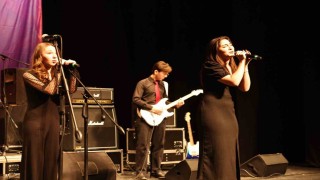 Liseli gençler müzik yeteneklerini sergiledi