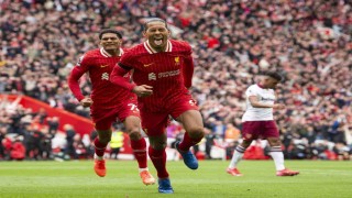 Liverpool evinde yendi, Arsenal ile farkı 13e çıkardı