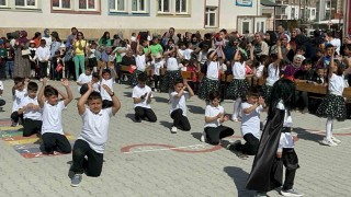 Malatyada 23 Nisan Coşkusu, minikler bayramlarını renkli etkinliklerle kutladı