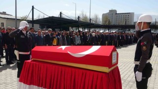 Malatyada kalp krizi geçiren komiserin naaşı törenle memleketine uğurlandı
