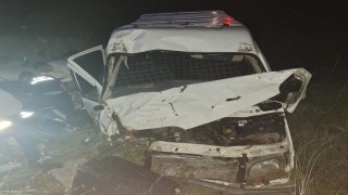 Malatyada minibüs şarampole yuvarlandı: 8 yaralı
