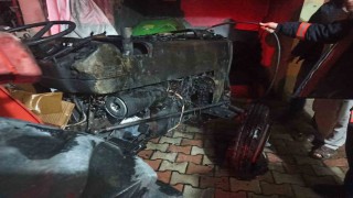 Malatyada park halinde alev alan traktör kullanılamaz hale geldi
